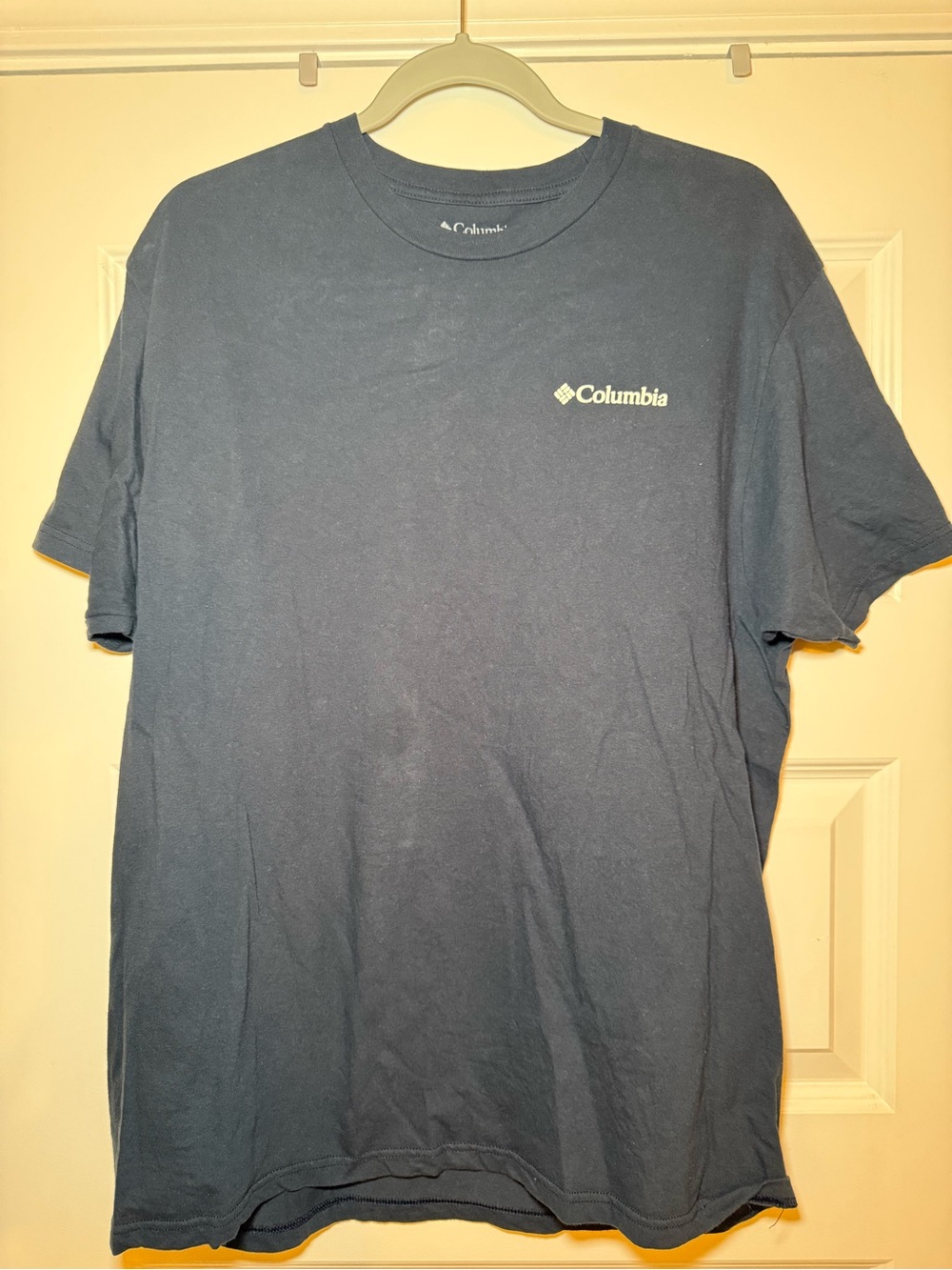 Columbia Menās Large Navy Logo Short-Sleeve T-Shirt
